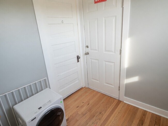 Building Photo - 60 W Broadway