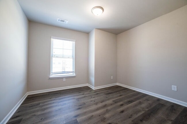 Building Photo - 4 Bed 2.5 Bath home in Gainesville!