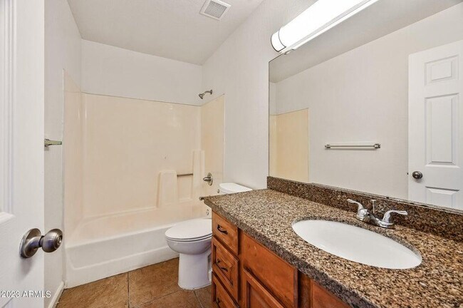 Building Photo - 6166 E Glencove St