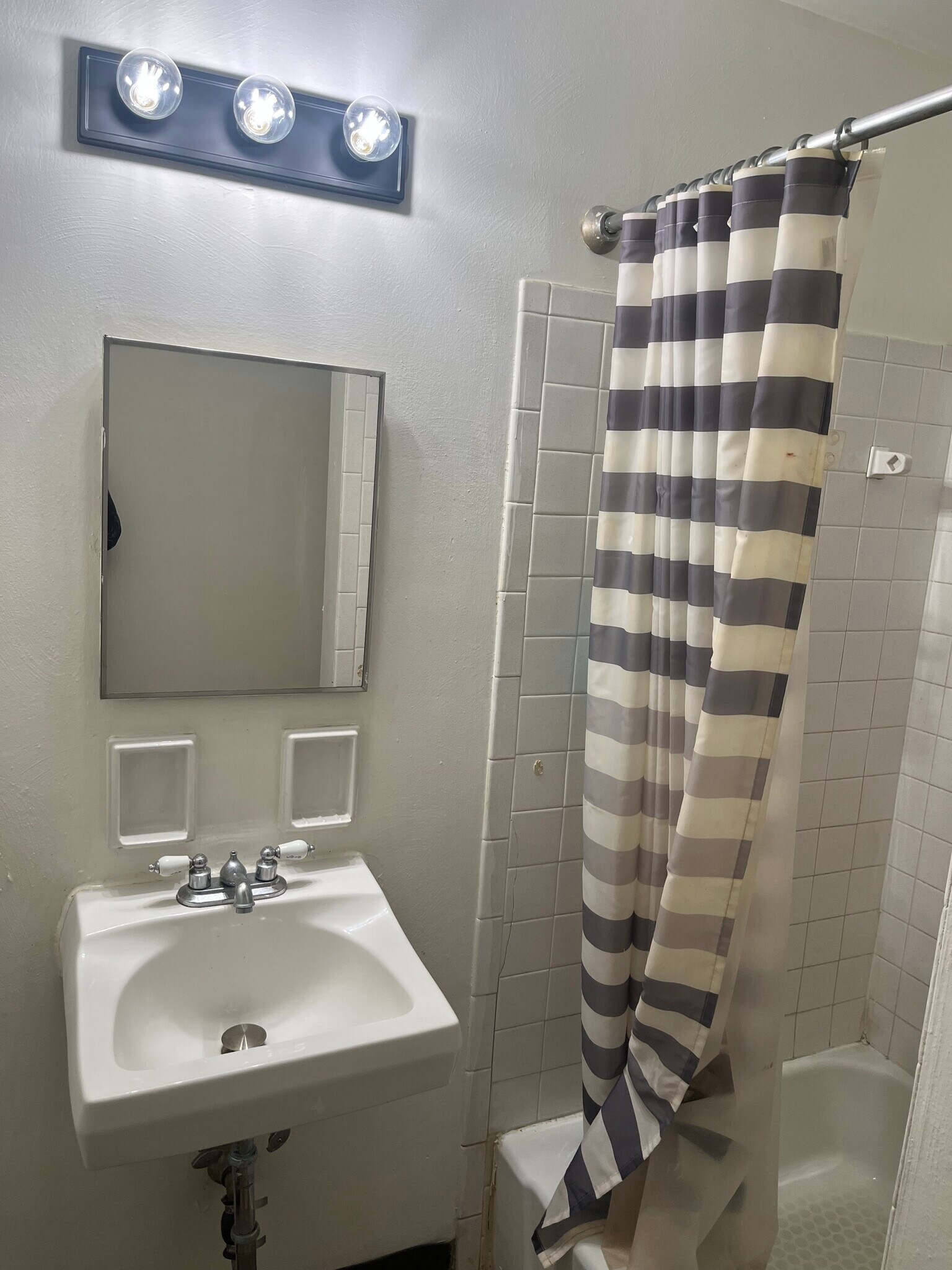 Building Photo - 2611 Brownsville Rd