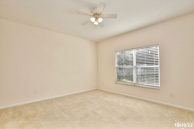 Building Photo - Amazing 3/2 Spacious Home with a Bonus Roo...