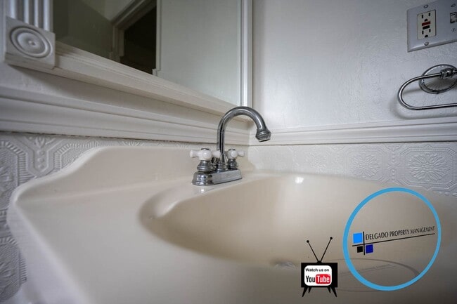 Building Photo - Benicia! Large 2/1 available!