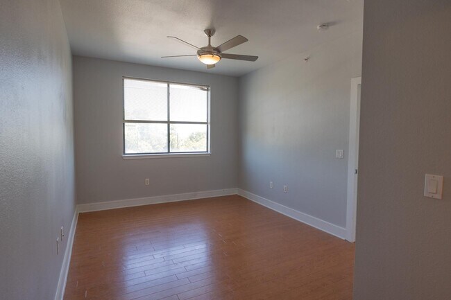 Building Photo - 3016 Guadalupe St