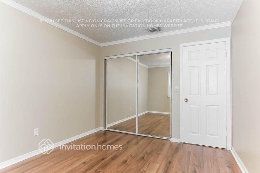 Building Photo - 631 Royal Palm Way