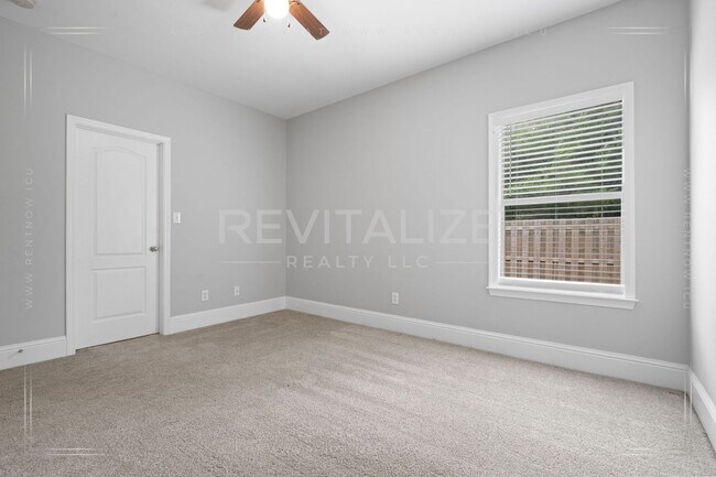 Building Photo - 11070 Courtland Ct