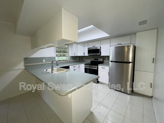 Building Photo - 222 Lakeview Dr