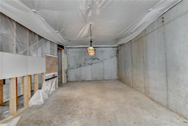 Building Photo - 45 Sudderth St