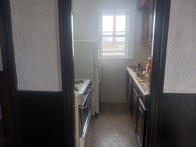 Primary Photo - 28 Russell St