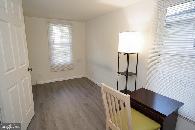 Building Photo - 231 Newton St