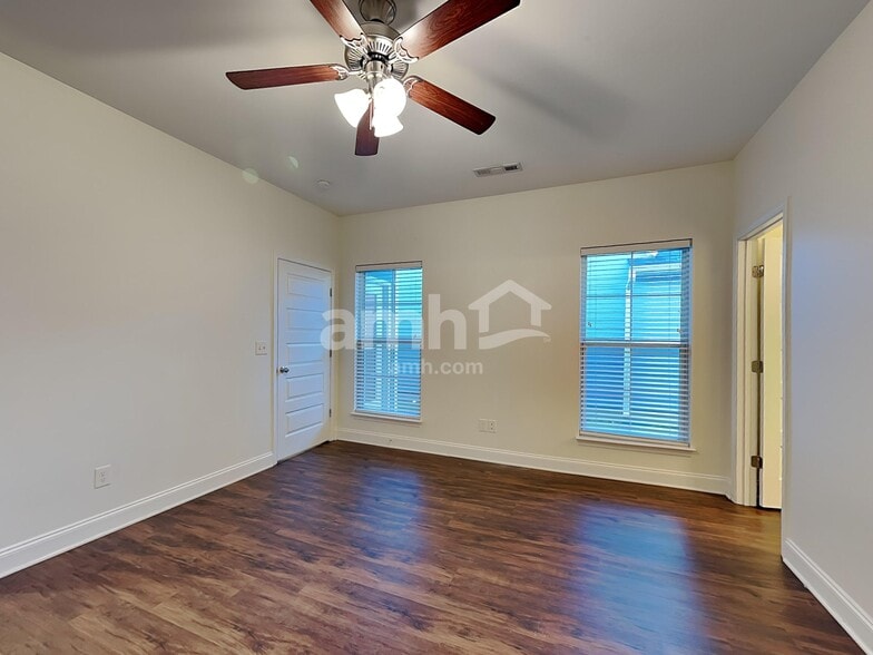 Building Photo - 5500 Central Grove Sq