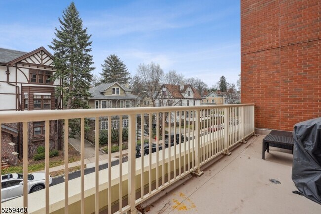 Building Photo - 48 S Park St