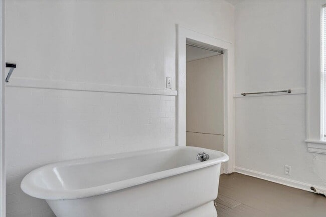 Building Photo - 1144 Wasena Ave SW