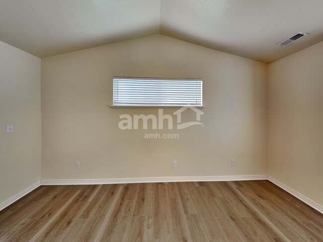 Building Photo - 10766 N Cypress