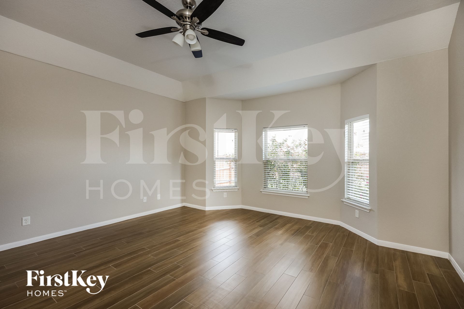 Building Photo - 8909 Palmetto Pk