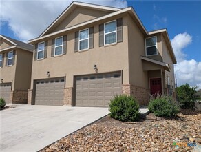 Building Photo - 322 Untermaier St