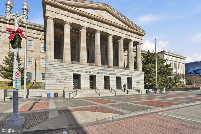 Building Photo - 916 G St NW