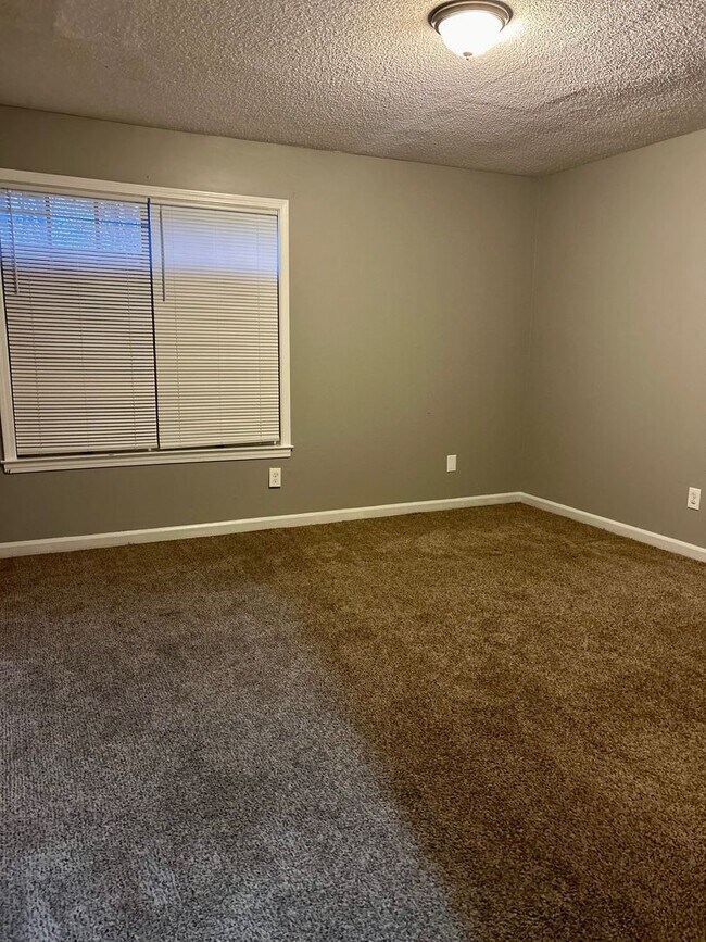 Building Photo - Very Nice Home in Stage Park Meadows