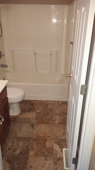 Building Photo - 125 Mallory Ct