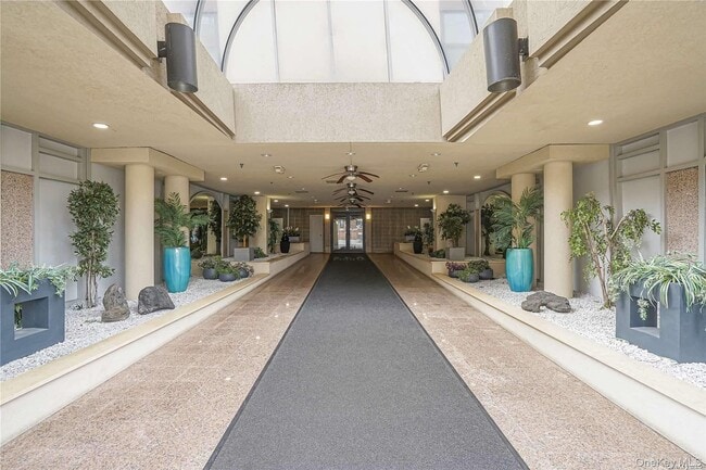 Building Photo - 360 Shore Rd