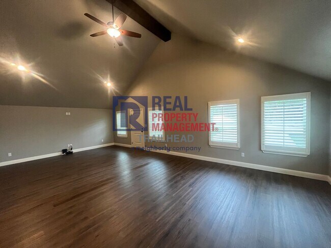 Building Photo - Attractive 3 Bed 2 Bath Home in Gated Lakeside Community!