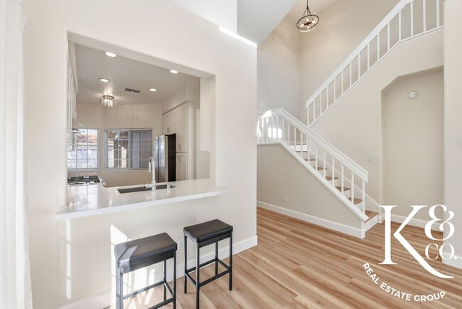 Building Photo - Relaxed Living in Oak Park with All the Up...