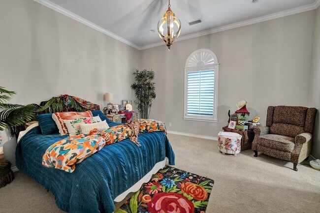 Building Photo - 5 Muirfield Dr