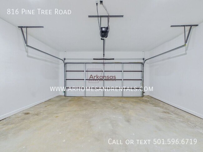 Building Photo - 816 Pine Tree Rd