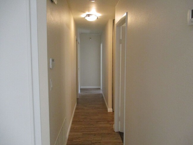Building Photo - Spacious & Clean 4 Bdr 2 Ba 1 story home i...