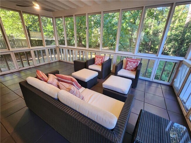 Building Photo - 65 Clarendon Ave