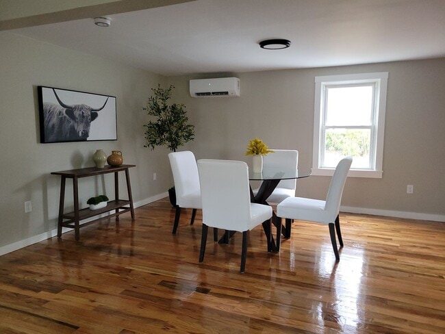 Building Photo - Single-Family Living in Killingly