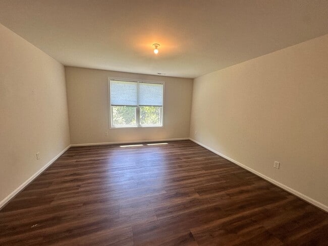 Building Photo - Spacious 4-Bedroom Home – Available Now!