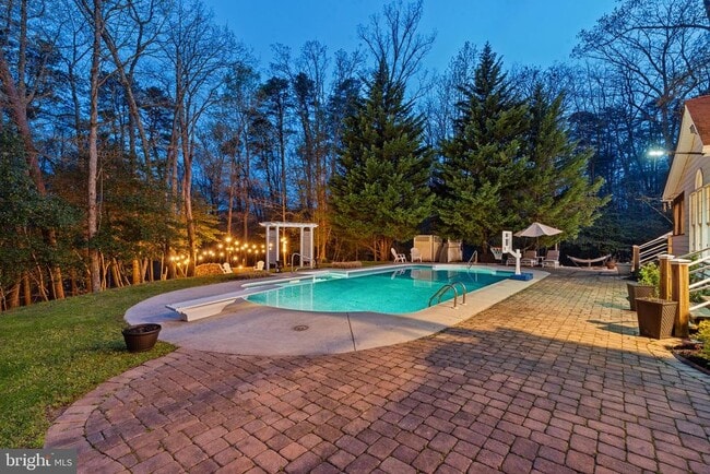 Building Photo - 301 Sturtons Ln