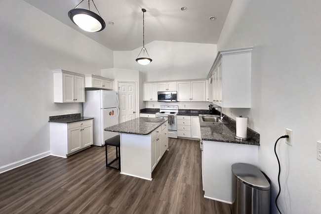 Building Photo - Large 4 bedroom end unit with fully fenced yard is a must see!!