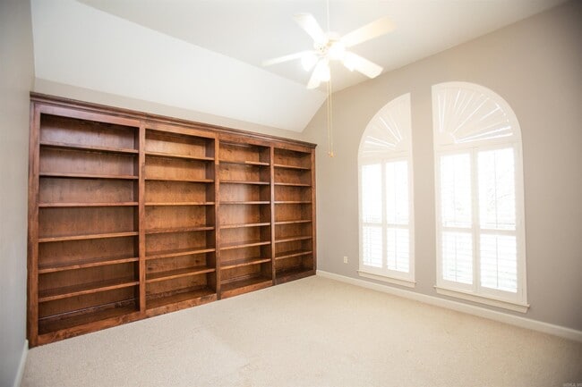 Building Photo - 2601 Sweetgrass Dr