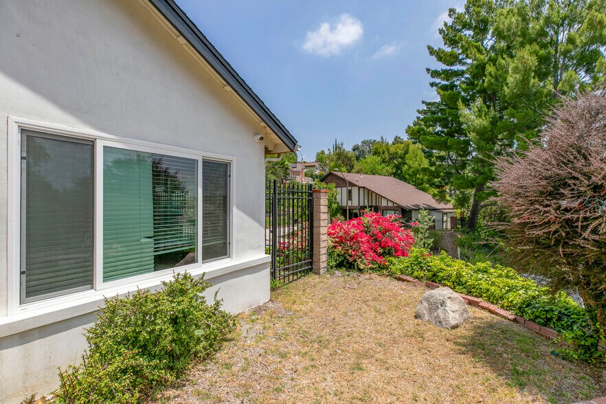 Building Photo - 3125 Emerald Isle Dr