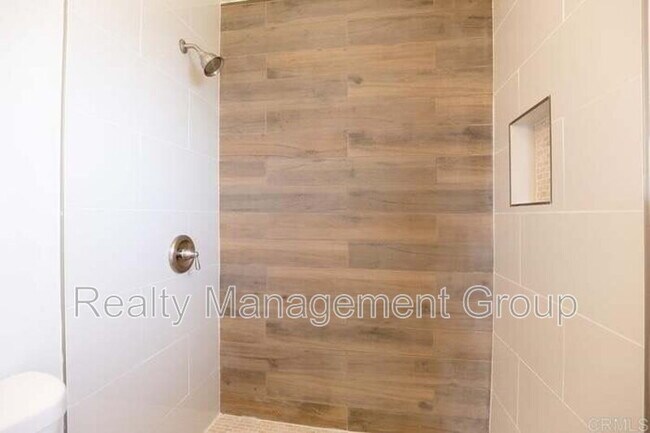 Building Photo - 888 Narwhal St