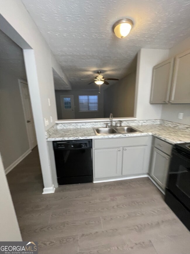 Building Photo - 763 South St