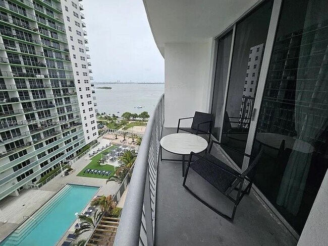 Building Photo - 1750 N Bayshore Dr