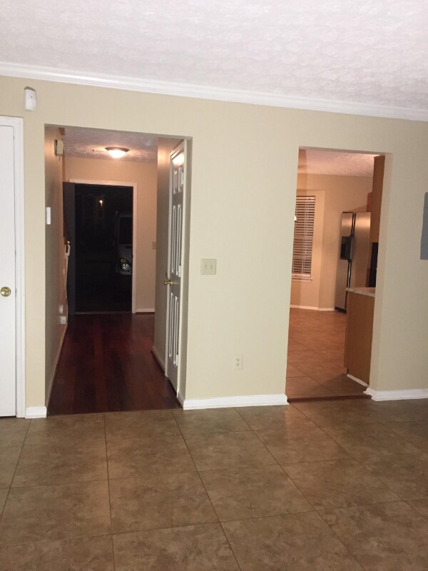 Building Photo - 3811 Meadow Green Ct