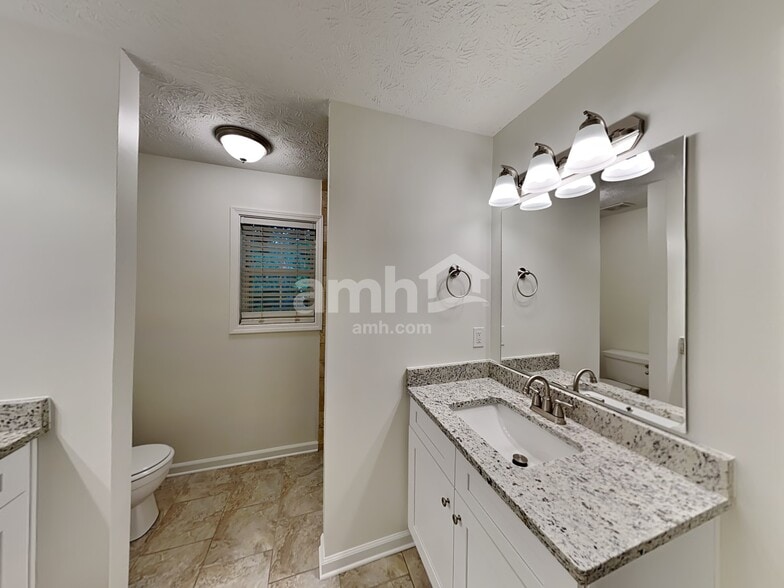 Building Photo - 2631 Abbots Glen Dr NW