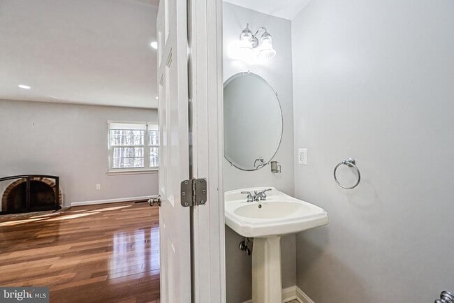 Building Photo - 9929 Hemlock Woods Ln