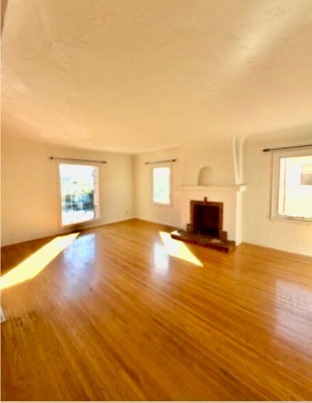 Building Photo - 6089 Cashio St