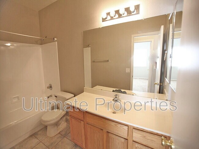 Building Photo - 11808 W Cambridge Ave