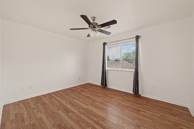 Building Photo - 16315 April Ridge Dr