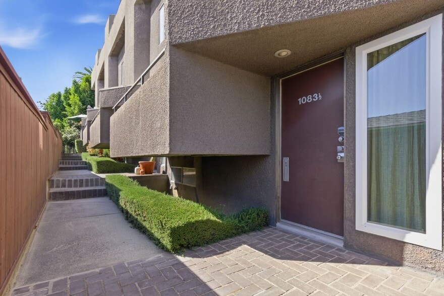 Building Photo - 1083 1/2 W Kensington Rd