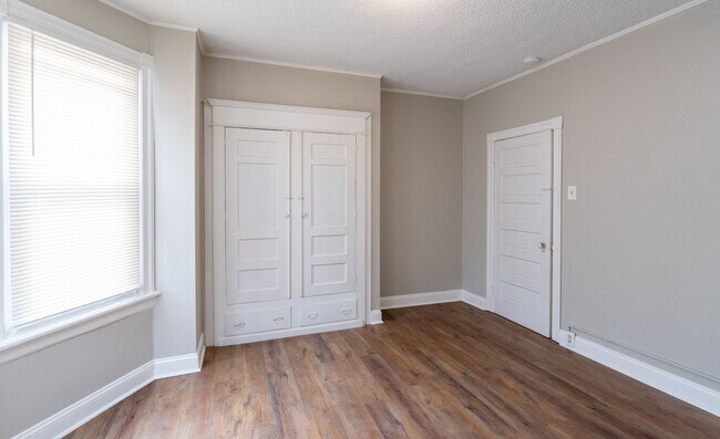 Building Photo - Newly remodeled 3 bedroom Grays Ferry Area