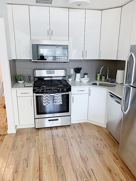 Building Photo - 603 Knickerbocker Ave