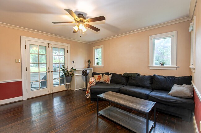 Building Photo - OPEN HOUSE 9/13 11AM-1PM  Beautiful 3-Bedr...