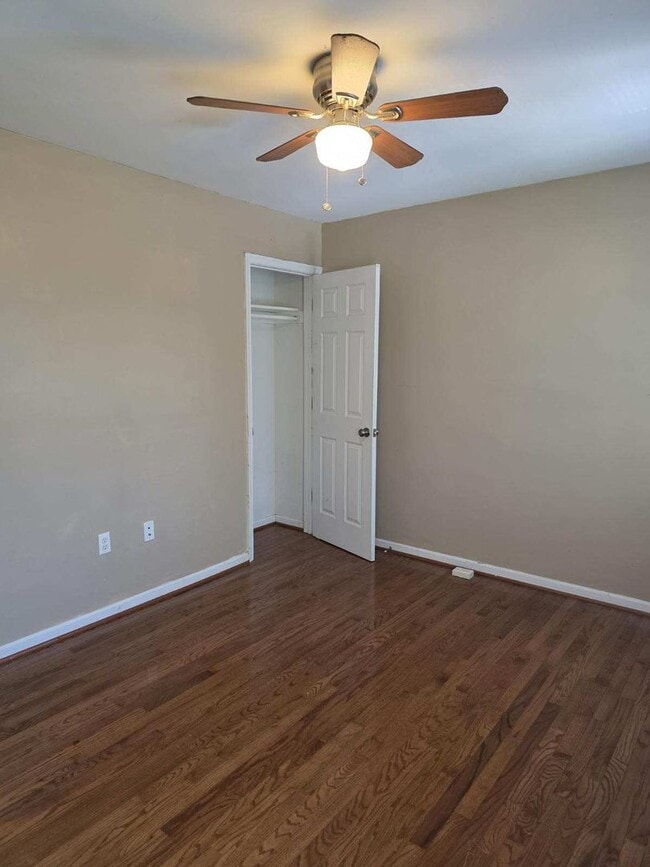 Building Photo - Wilmington Rowhome - Hedgeville Area