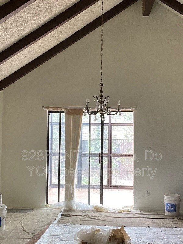 Building Photo - 801 W University Heights Dr S